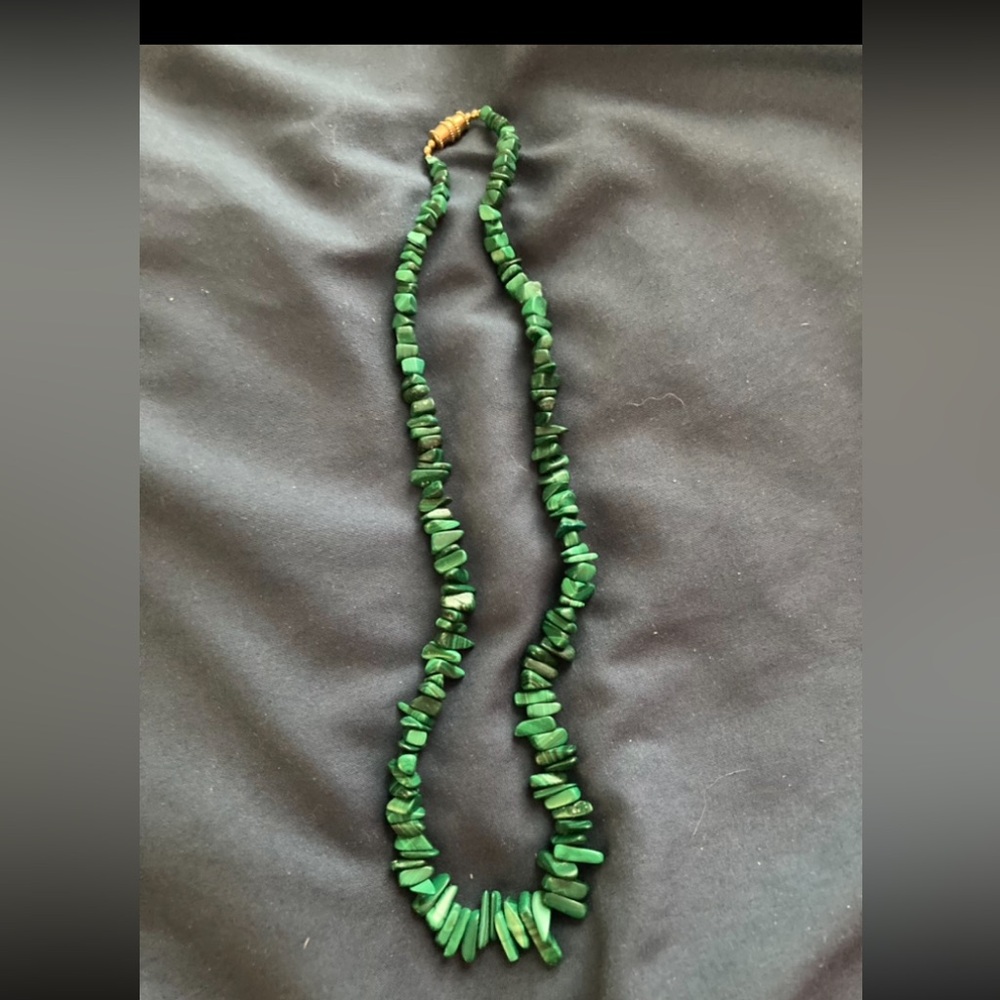 Malachite chip gemstone necklace